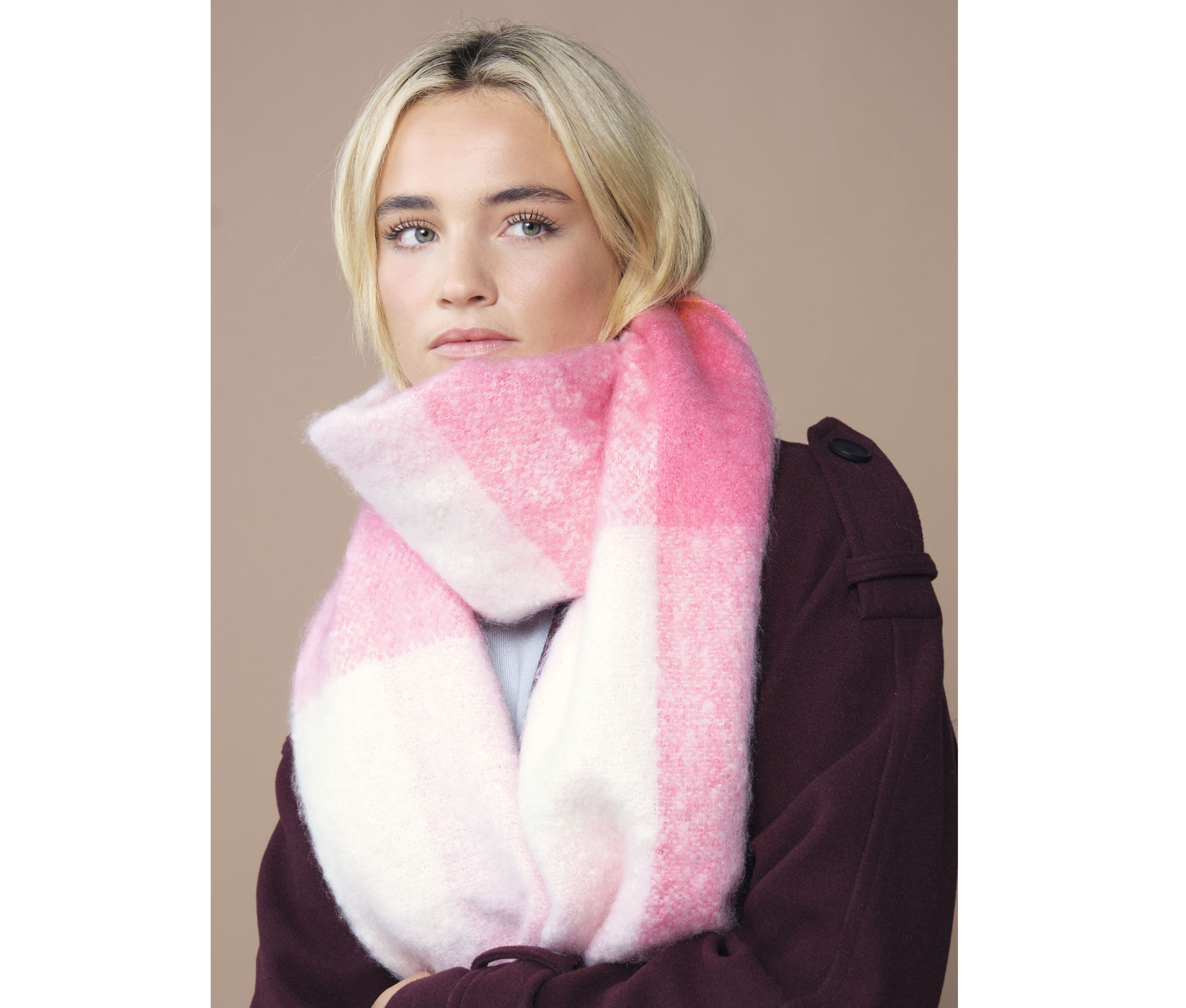 FLUFFY CHECK SCARF